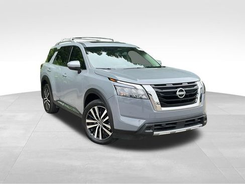 Certified 2025 Nissan Pathfinder Platinum w/ Cargo Package AWD/4WD image 1