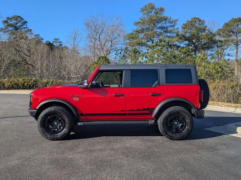 Used 2023 Ford Bronco Wildtrak image 8