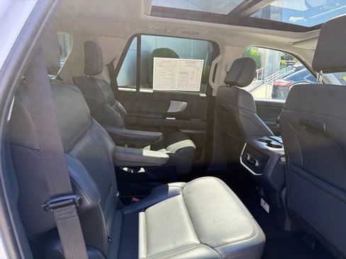 Used 2025 Ford Expedition Active AWD/4WD image 11