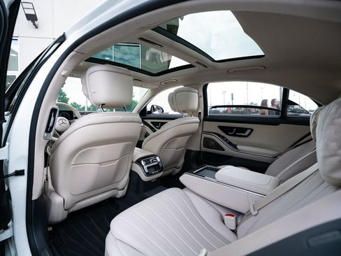 Used 2022 Mercedes-Benz S 500 4MATIC w/ Warmth & Comfort Package image 45