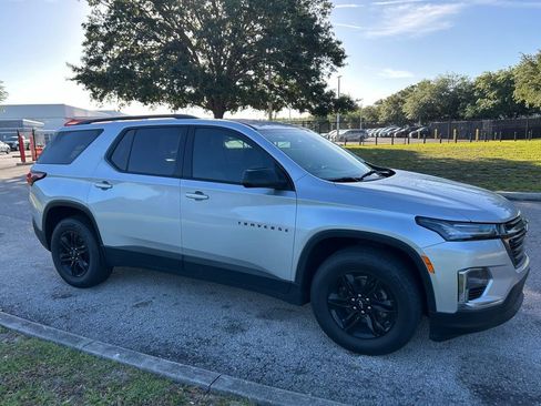 Used 2022 Chevrolet Traverse LS w/ Midnight/Sport Edition image 7