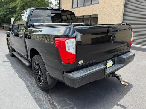 Used 2018 Nissan Titan SV w/ SV Convenience Package AWD/4WD image 10