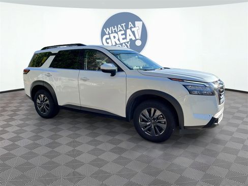 Certified 2024 Nissan Pathfinder SV image 1