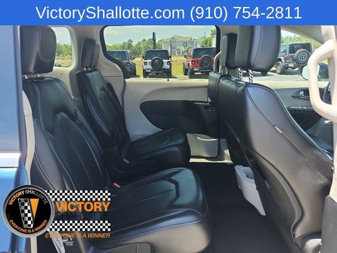 Certified 2023 Chrysler Pacifica Touring-L FWD image 36
