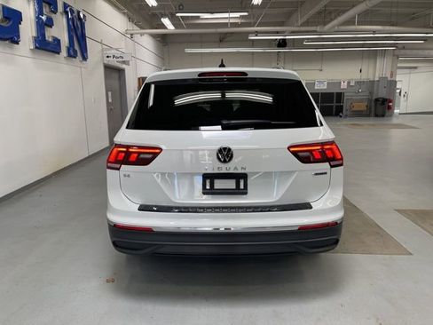 Used 2023 Volkswagen Tiguan SE image 3