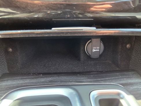 Used 2015 Chrysler 300 Limited RWD image 24