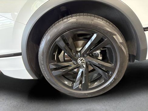 Used 2024 Volkswagen Tiguan SE R-Line FWD image 39