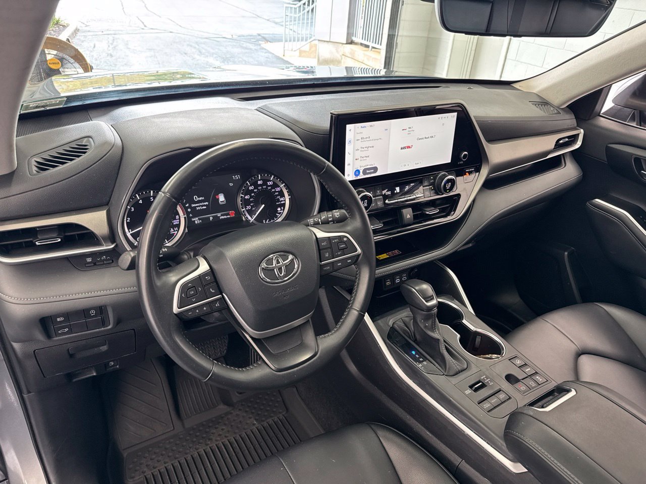 Used 2025 Toyota Highlander XLE AWD/4WD image 19