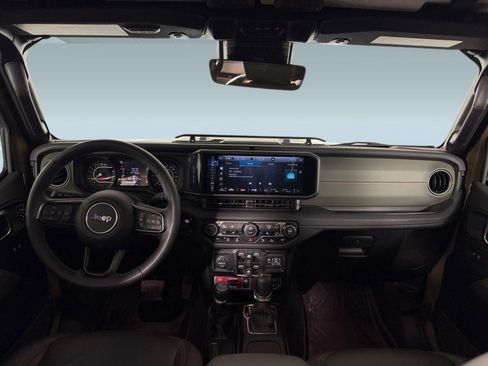 Used 2025 Jeep Gladiator Mojave AWD/4WD image 13