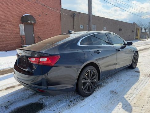 Used 2017 Chevrolet Malibu LT image 3