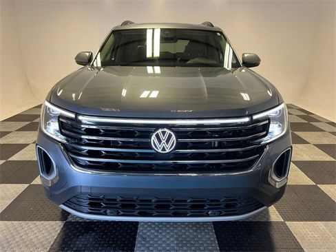 Certified 2025 Volkswagen Atlas SE image 2