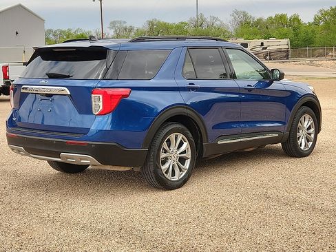 Used 2023 Ford Explorer XLT w/ Equipment Group 202A RWD image 4