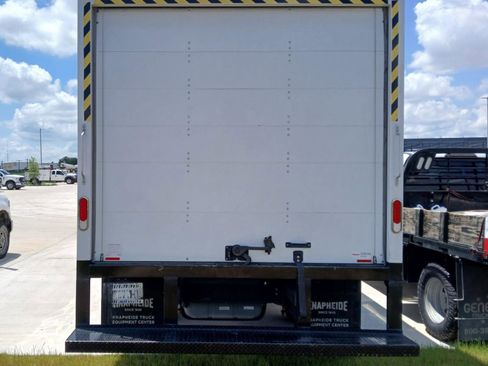 Used 2023 Ford E-450 and Econoline 450 Super Duty w/ Power Windows & Locks Group RWD image 6