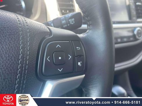 Used 2015 Toyota Highlander XLE AWD/4WD image 26