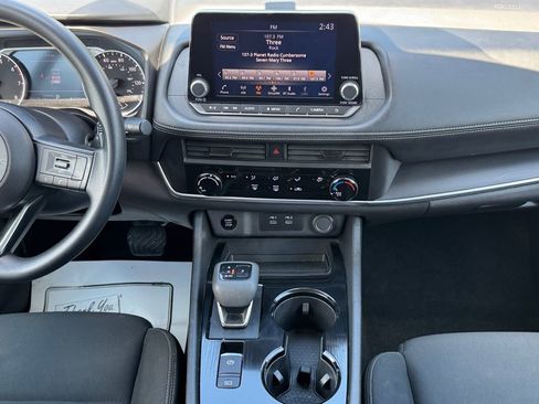 Used 2024 Nissan Rogue S FWD image 16