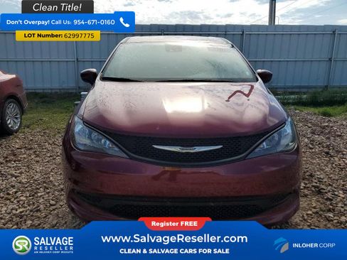 Used 2023 Chrysler Voyager LX FWD image 7