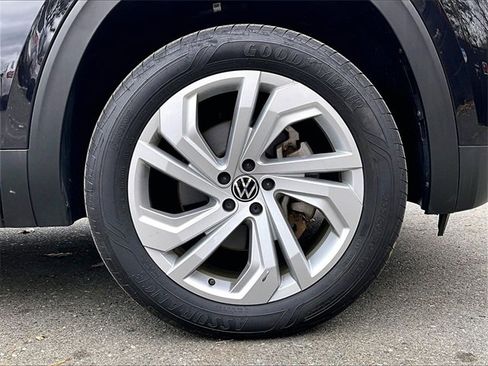 Used 2022 Volkswagen Atlas SE w/ Panoramic Sunroof Package image 9