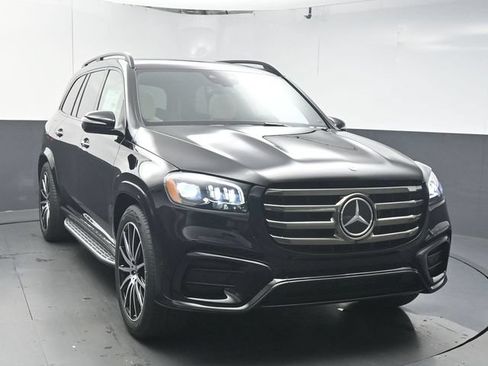 Used 2026 Mercedes-Benz GLS 450 4MATIC image 2