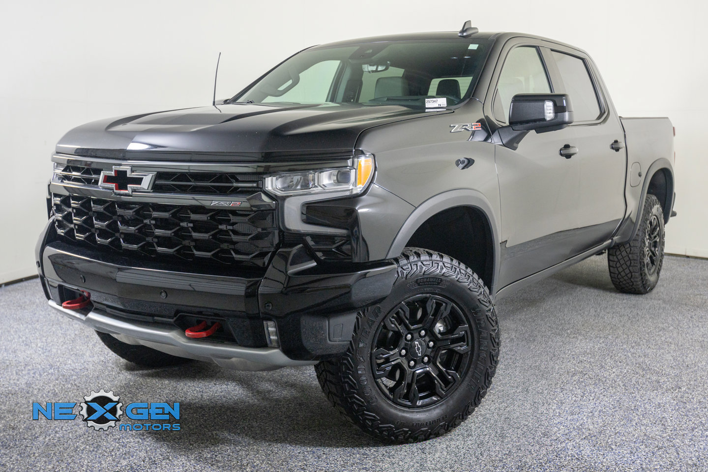 Used 2025 Chevrolet Silverado 1500 ZR2 w/ Technology Package AWD/4WD image 4