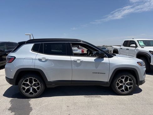 Used 2025 Jeep Compass Limited AWD/4WD image 2