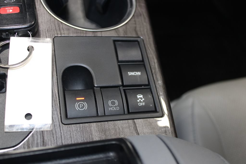 Used 2023 Toyota Highlander Limited FWD image 45