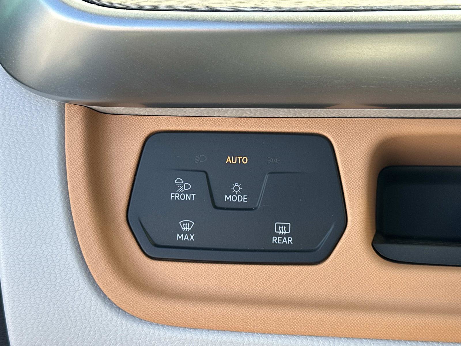 Certified 2025 Volkswagen ID. Buzz 1st Edition AWD/4WD image 20