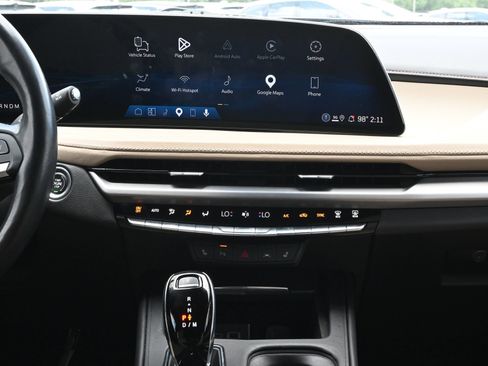 Used 2024 Cadillac XT4 Luxury w/ Cold Weather Package FWD image 13