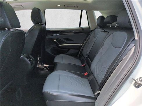 New 2026 Volkswagen Tiguan SE FWD image 16