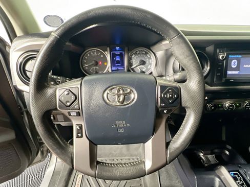 Used 2017 Toyota Tacoma SR5 w/ Tow Package RWD image 17