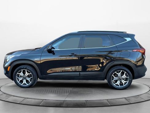 Used 2022 Kia Seltos EX image 2