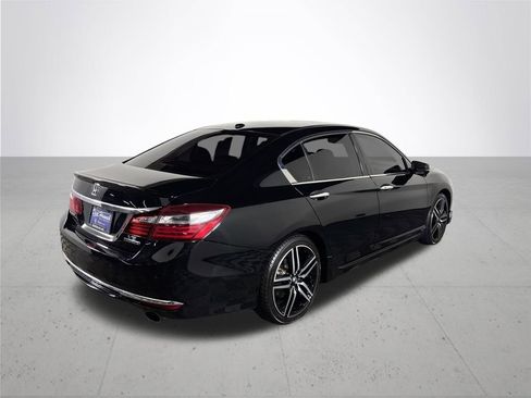 Used 2017 Honda Accord Touring image 6