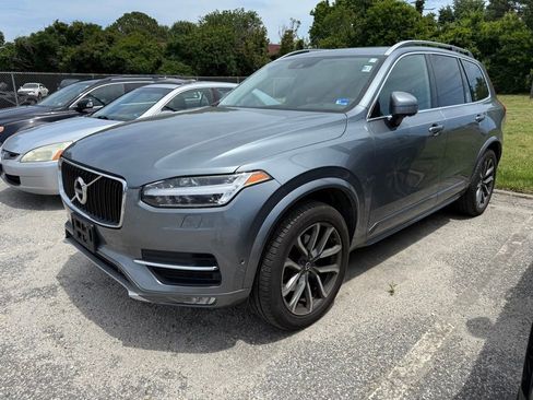 Used 2018 Volvo XC90 T6 Momentum w/ Convenience Package AWD/4WD image 2