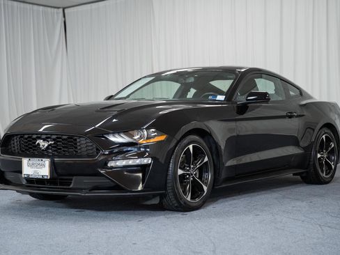 Used 2018 Ford Mustang Coupe RWD image 3
