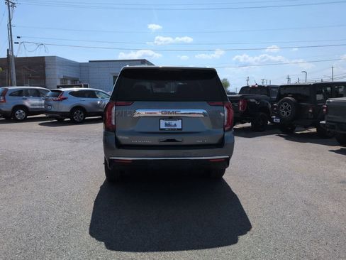 Used 2023 GMC Yukon SLT w/ SLT Premium Package AWD/4WD image 6