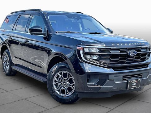 Certified 2025 Ford Expedition Active RWD image 3