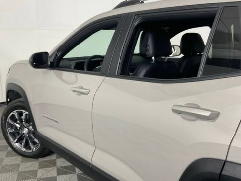Used 2025 GMC Terrain Elevation w/ Elevation Premium Package AWD/4WD image 32