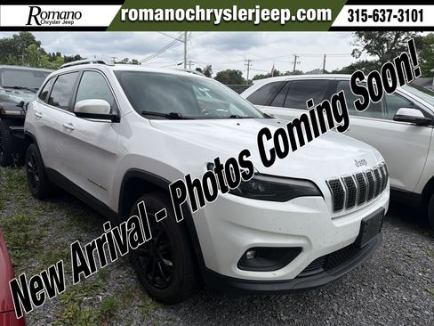 Used 2019 Jeep Cherokee Latitude Plus w/ Cold Weather Group AWD/4WD image 1