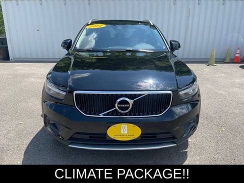 Used 2021 Volvo XC40 T5 Momentum w/ Premium Package AWD/4WD image 2