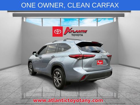 Used 2023 Toyota Highlander XLE AWD/4WD image 5
