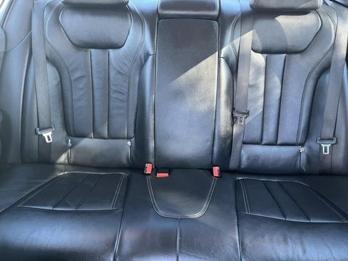 Used 2019 BMW 740i xDrive image 30