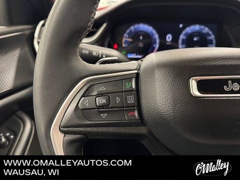 Used 2023 Jeep Grand Cherokee Altitude image 16