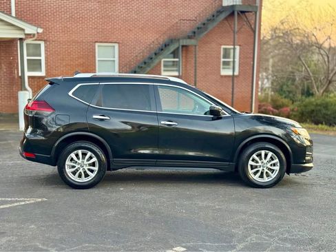 Used 2018 Nissan Rogue SV image 4