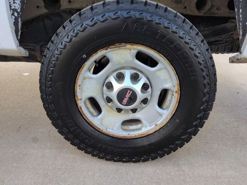 Used 2012 GMC Sierra 2500 W/T w/ Snow Plow Prep Package image 11