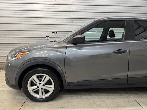 Used 2020 Nissan Kicks S FWD image 3