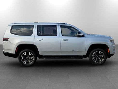 Used 2024 Jeep Wagoneer Series III w/ Flexible Seating Group image 5