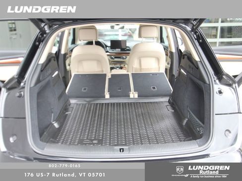 Used 2023 Audi Q5 2.0T Premium w/ Convenience Package AWD/4WD image 9