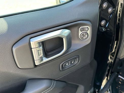 Used 2022 Jeep Wrangler Unlimited Sahara w/ Cold Weather Group image 19