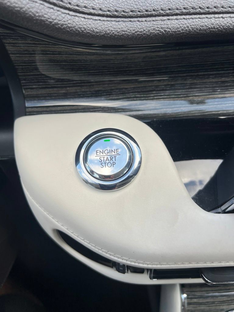 Used 2020 Lincoln Aviator Black Label AWD/4WD image 11