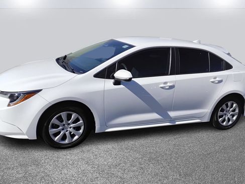 Used 2023 Toyota Corolla LE image 3