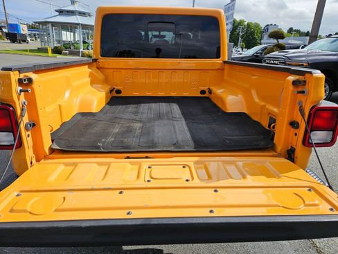 Used 2021 Jeep Gladiator Overland image 12